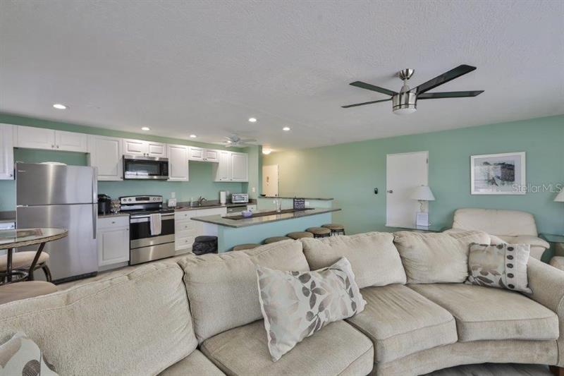 5 Apartments + 2,900 sf+ Commercial Space For Sale on Treasure Island $2,100,000