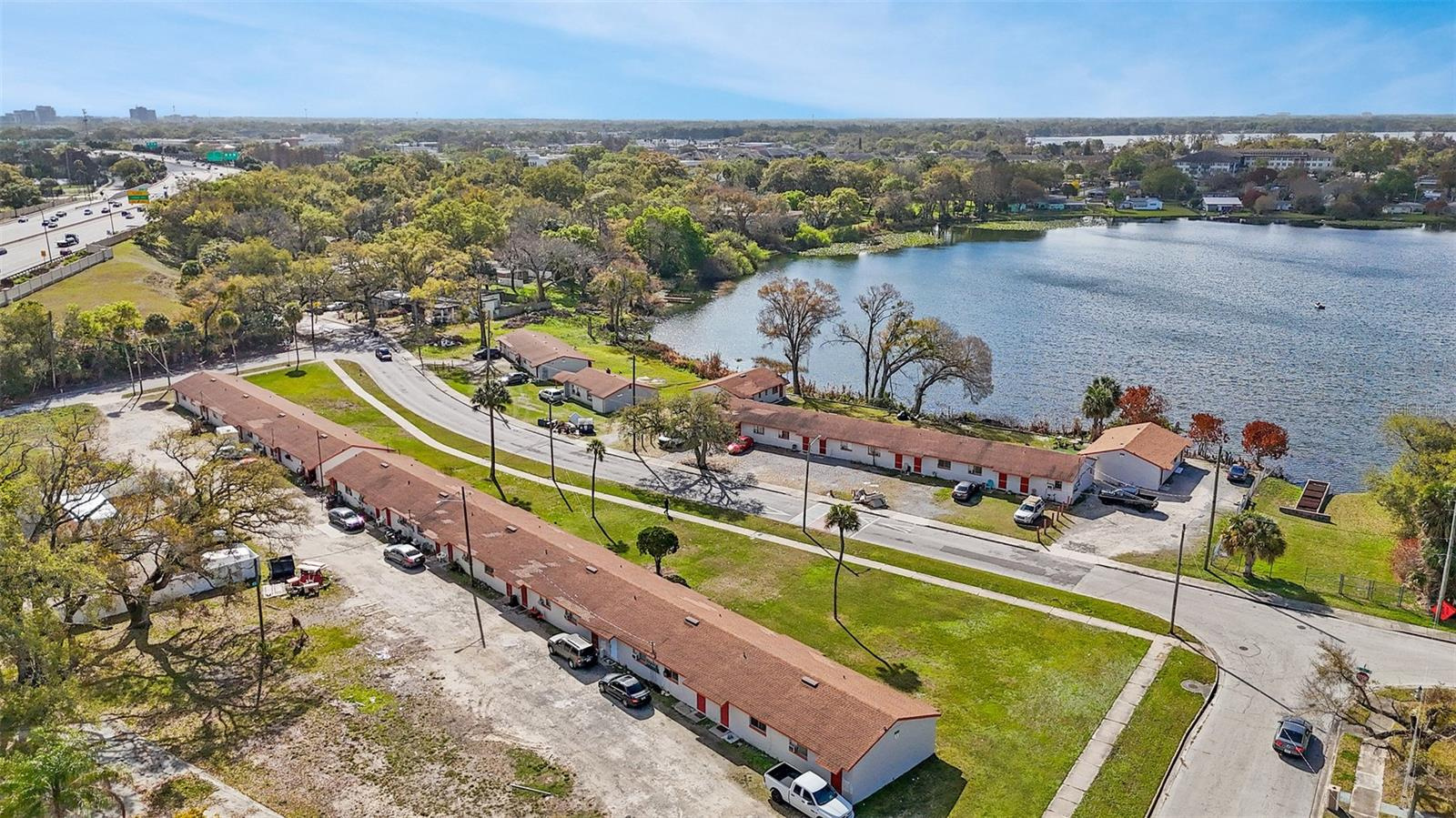 37 Unit Multifamily Property For Sale in Orlando - some waterfront $4,500,000