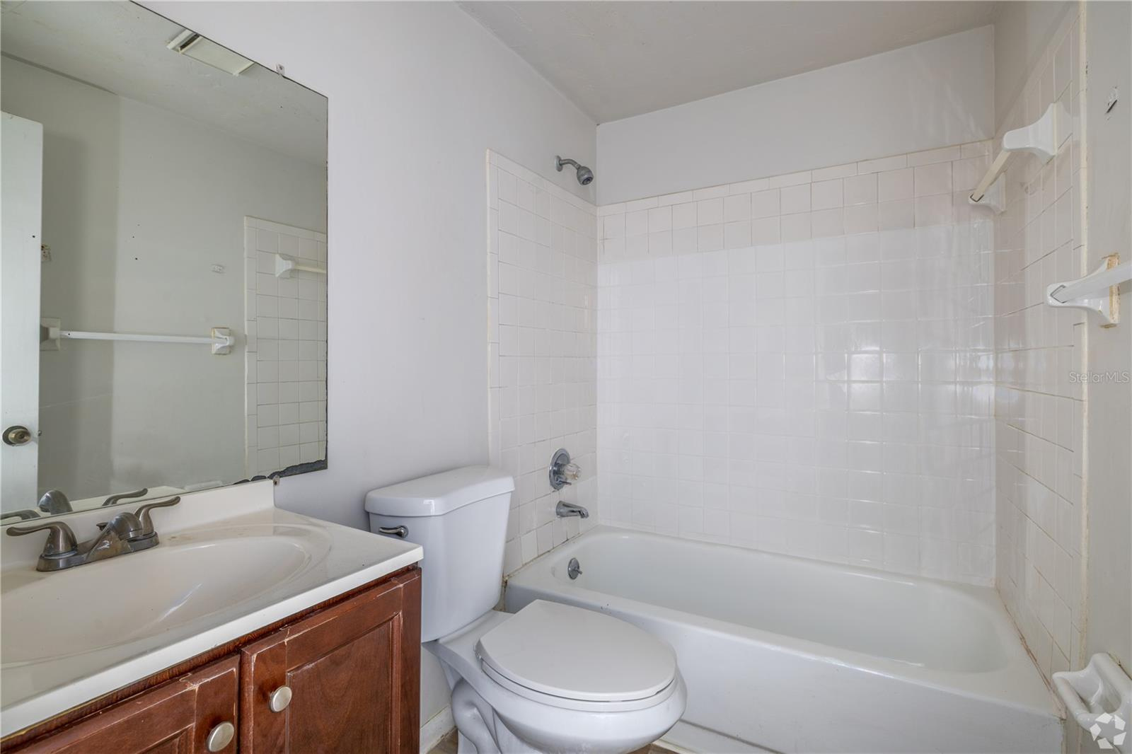 16 Unit Multi Family Building For Sale in Gainesville, FL $2,200,000 16 Unit Multi Family Building For Sale in Gainesville, FL $2,200,000